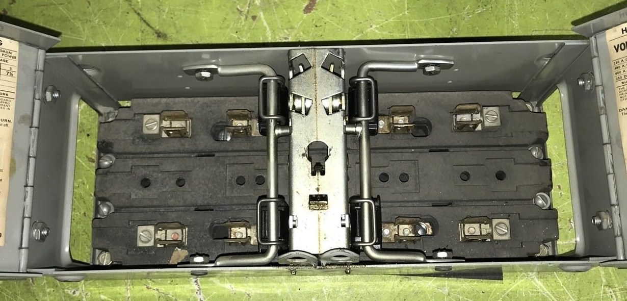 ITE V7B2211LR TWIN PANELBOARD / VACU-BREAK PANEL SWITCH - 250V, 30A, 2-POLE2