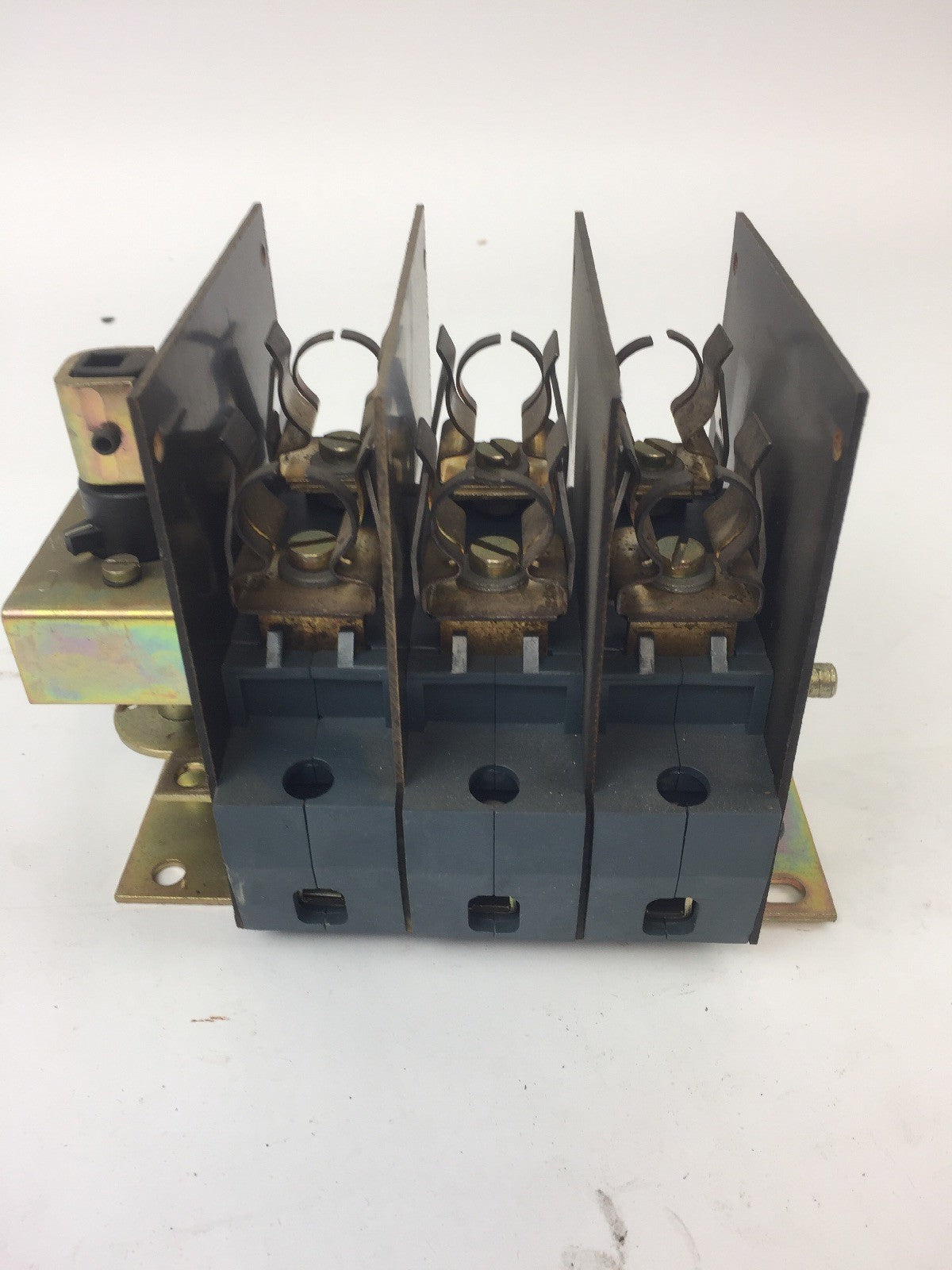 ABB OESA-F30J6 DISCONNECT FUSIBLE SWITCH 3 POLE 30 A 600 V2