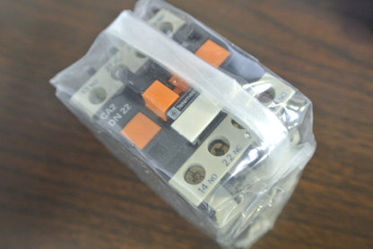 TELEMECANIQUE CA2DN22U6 CONTROL RELAY / AUX. CONTACTOR - 240V, 60Hz COIL0
