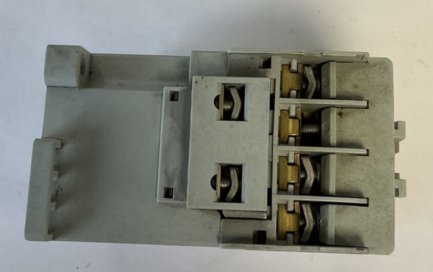 ALLEN BRADLEY 700-CF220* CONTACTOR SER.A 600VAC 25AMPS5