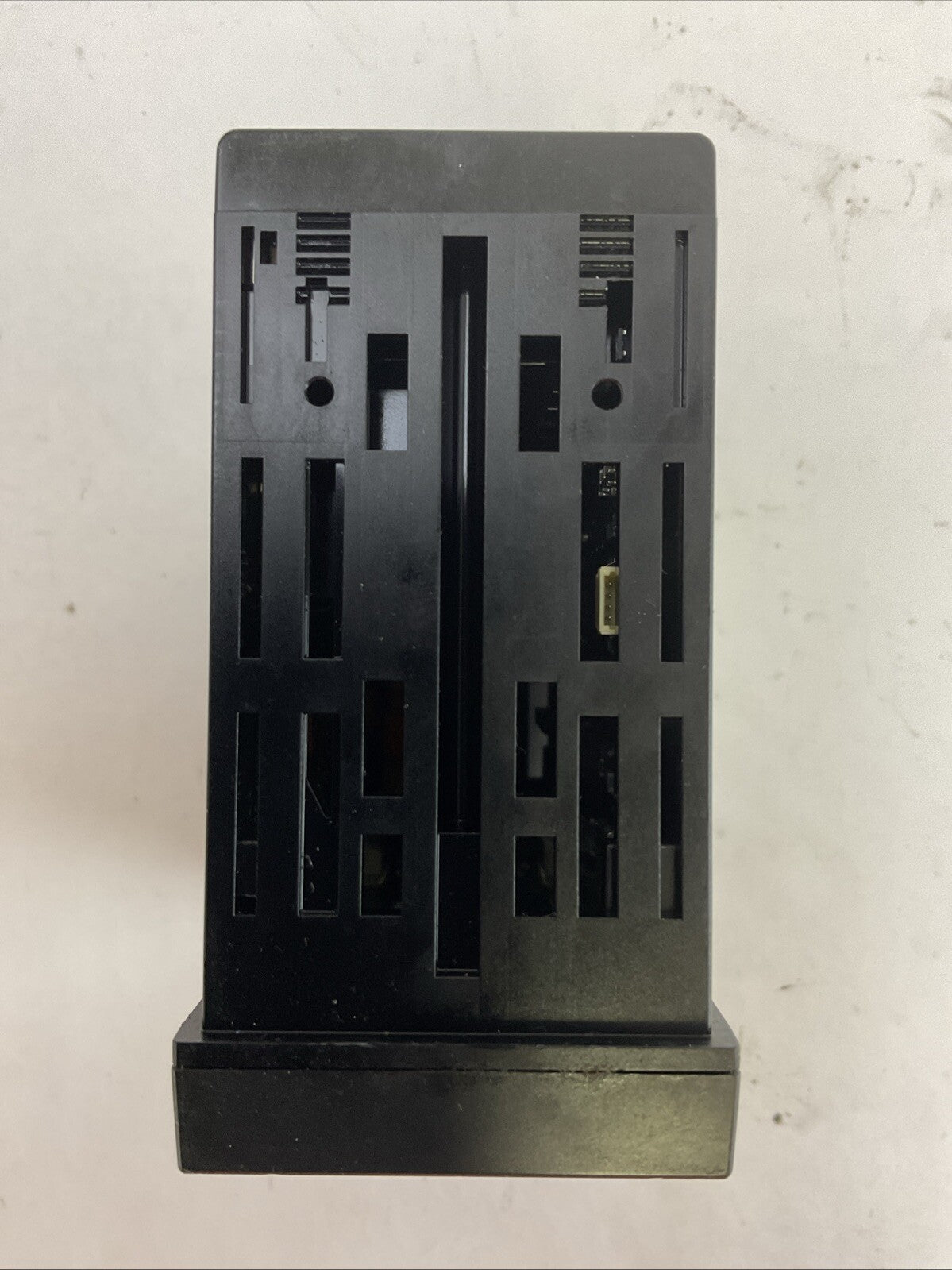 OMRON E5EN-R3MTC-500 TEMPERATURE CONTROLLER 100-240VAC 50/60HZ 9VA2