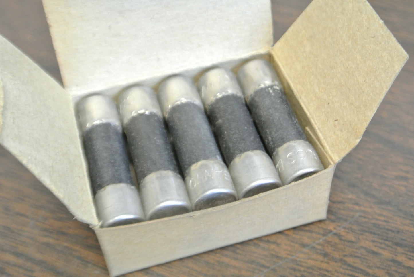 BOX of 10 / BUSS BAN-10 MIDGET FUSE / 10A / 250V / NEW SURPLUS / BAN100