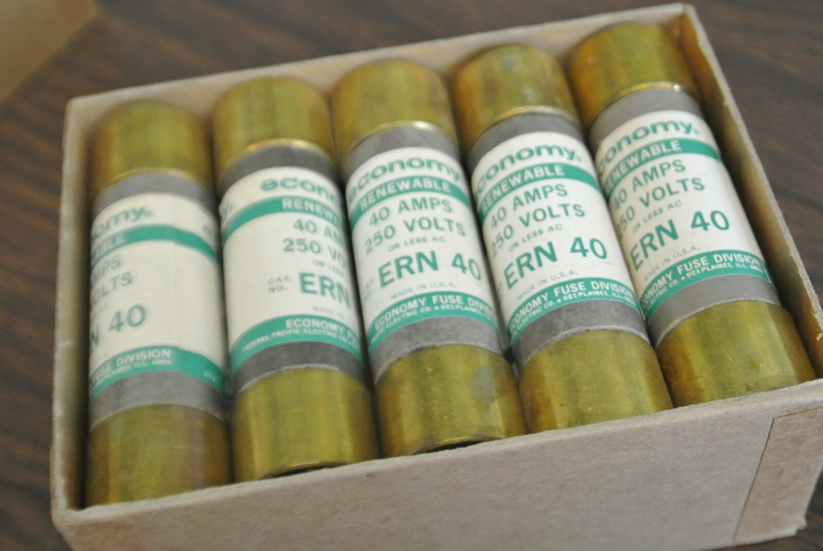 BOX of 10 / ECONOMY / FPE / ERN40 RENEWABLE FUSE / 40A / 250V / NEW SURPLUS4