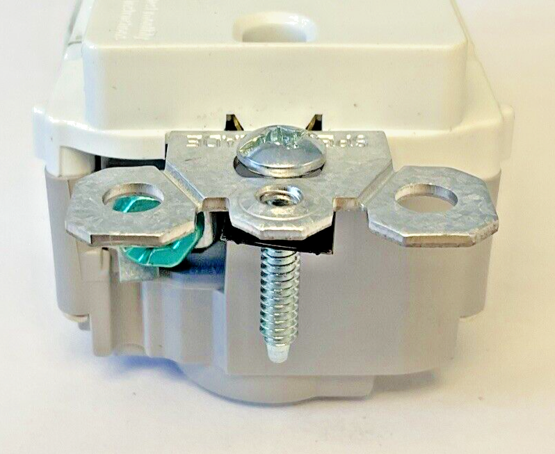 LEGRAND 2097W GFCI DUPLEX RECEPTACLE 20A 125VAC 60HZ RADIANT****LOTOF5****6