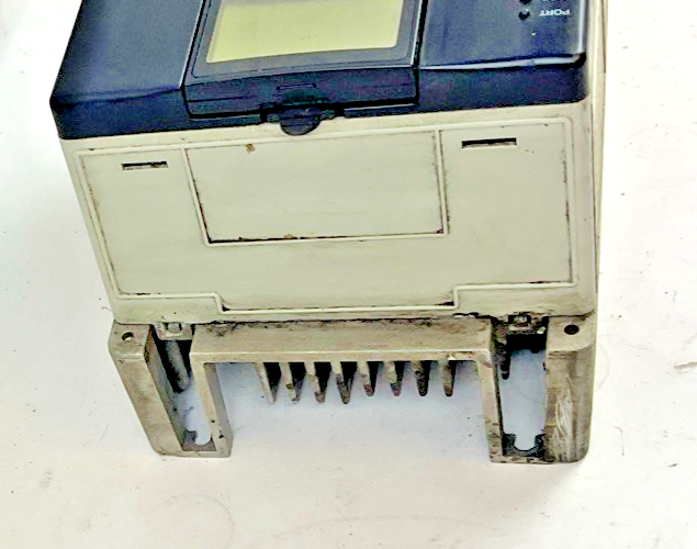 ALLEN BRADLEY 20AD8P0A3AYNNNC0 AC DRIVE POWER FLEX 70 SER A FW 5.001 5HP 9.8A3