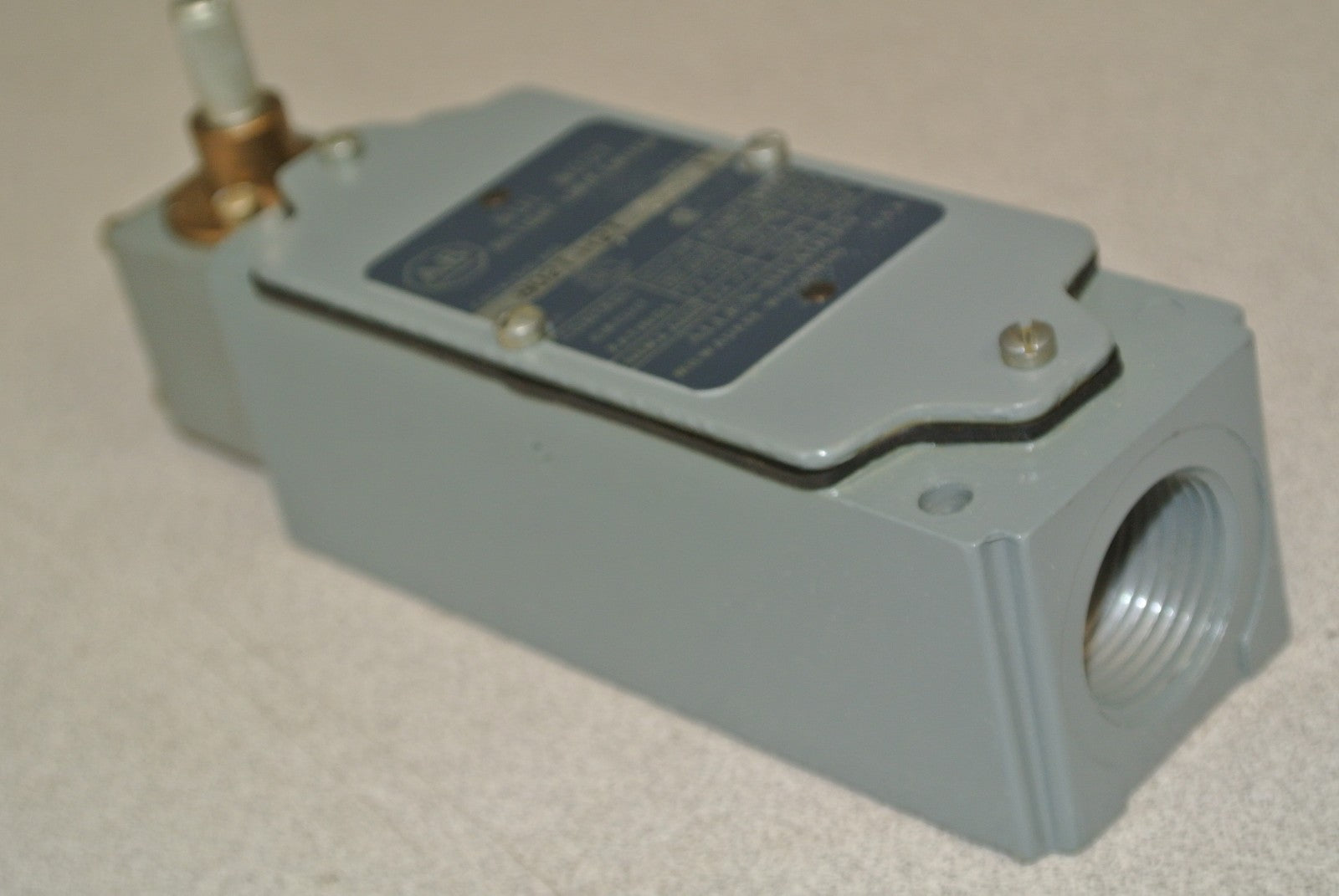 ALLEN-BRADLEY 802T-H2T OILTIGHT LIMIT SWITCH LEVER TYPE, 4-CIRCUIT / NEW SURPLUS3