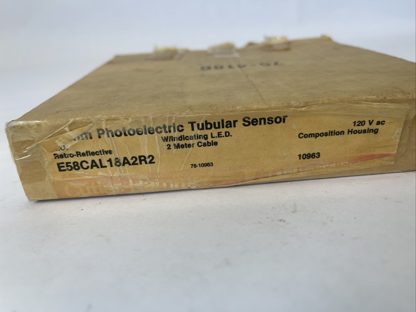 CUTLER HAMMER E58CAL18A2R2 PHOTOELECTRIC TUBULAR SENSOR SERIES A1 120VAC 200mA1