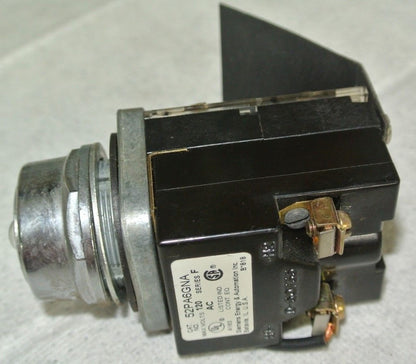 SIEMENS 52PA6GNA Ser. F - PUSH-TO-TEST BUTTON / PILOT LIGHT - NO LENS2