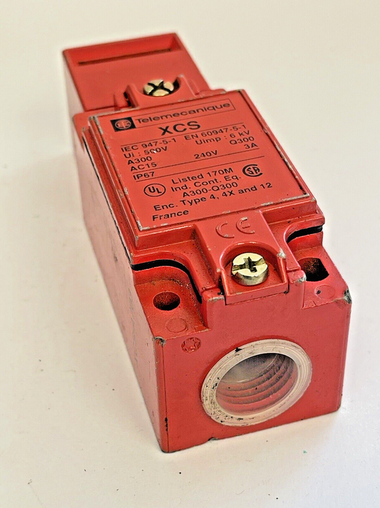 TELEMECANIQUE - XCS-A703 - LIMIT SWITCH - 240 VAC, 3A0