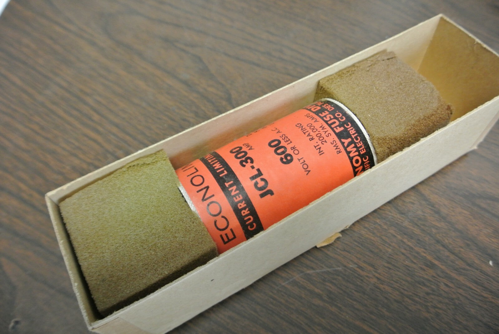 ECONOMY / FEDERAL PACIFIC ELECTRIC / JCL-300 FUSE / 300A / 600V / NEW SURPLUS5