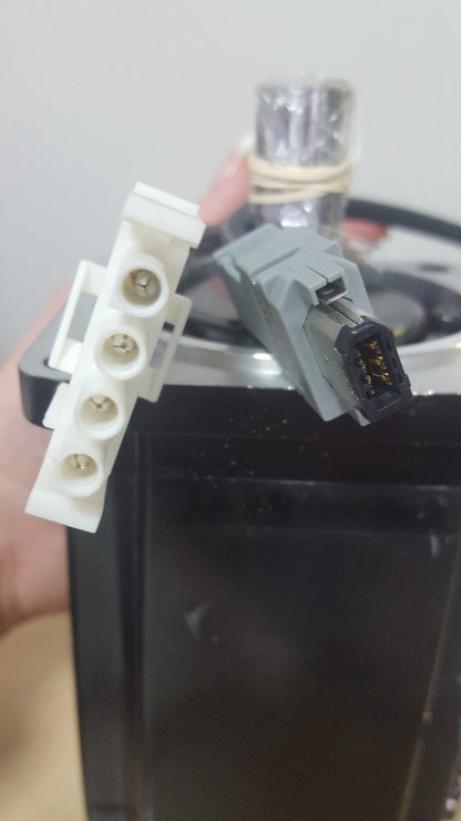 YASKAWA 750W 200V AC SERVO MOTO SGMAH-08A1N21 3000R/MIN3