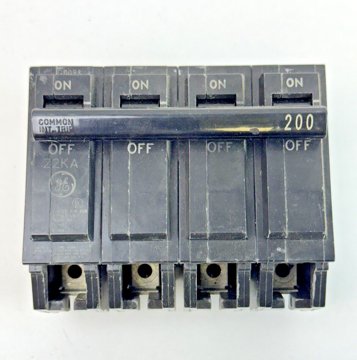 GE - THQMV4200 - THERMAL MAGNETIC CIRCUIT BREAKER - 4 POLE, 200 A, 240 VAC1