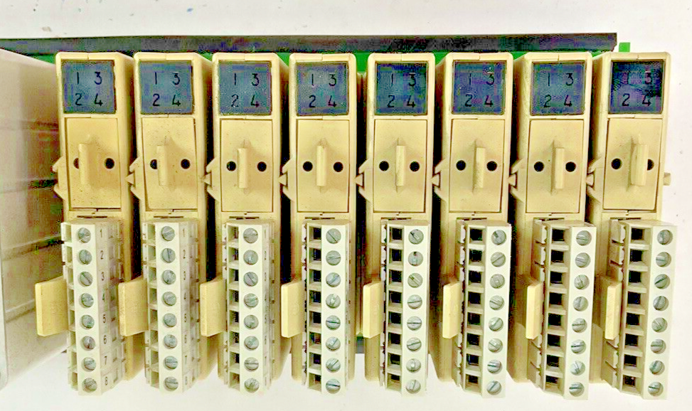 OPTO 22 SNAP8M W/ SNAP-OAC5(8) W/ SNAP B4  8 SLOT MODULE RACK2