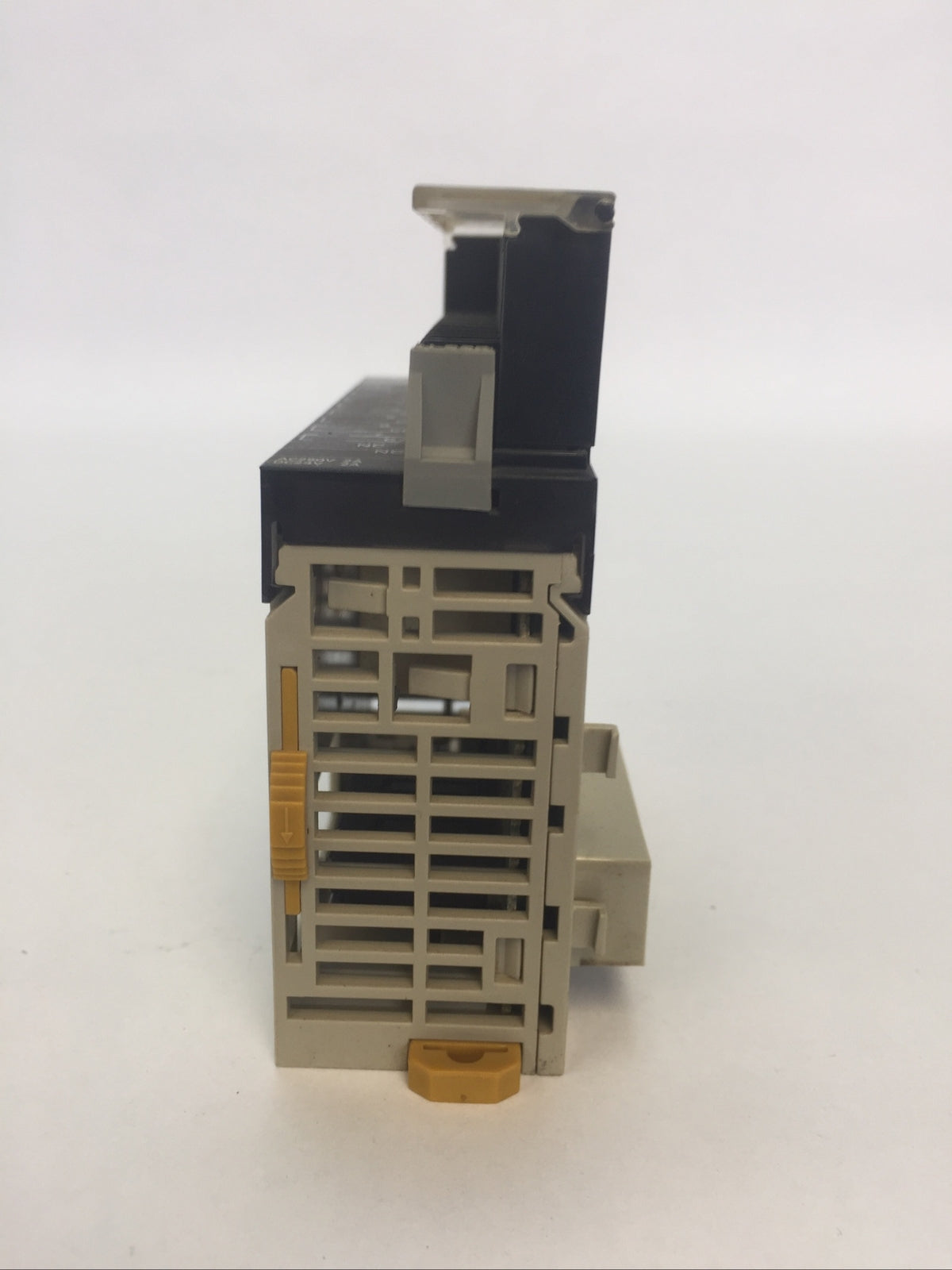 OMRON CJ1W-OC201 OUTPUT UNIT 24VAC6