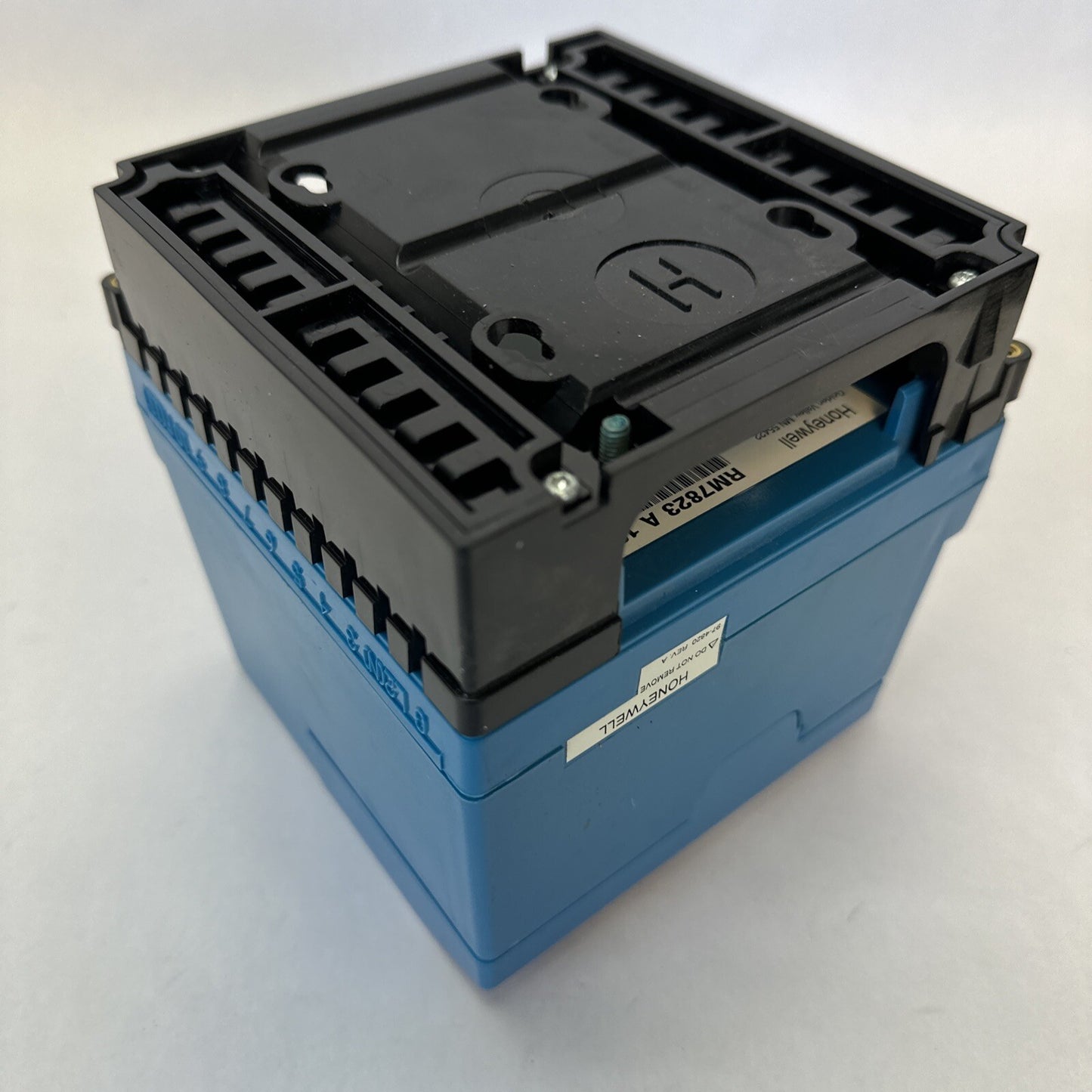 HONEY WELL RM7823A1016 BURNER CONTROL ULTRAVIOLET FLAME AMPLIFLIER1