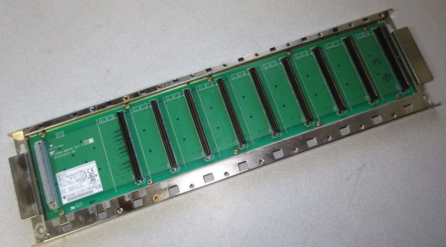 YASKAWA MP920 JAPMC-MB200 Rev. A JEPMC-MB200 9-SLOT MOUNT BASE / BACKPLANE MB-010