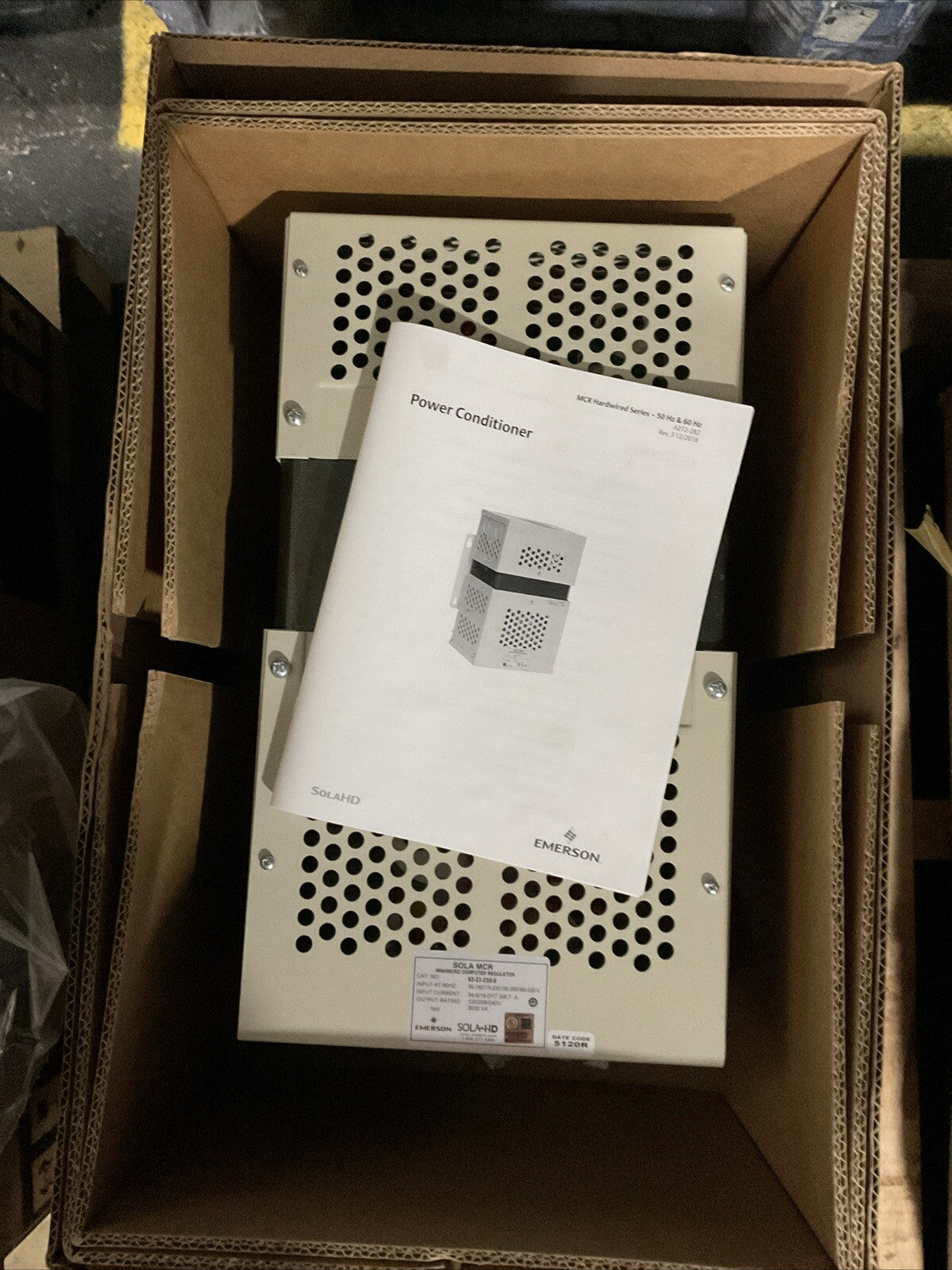 SOLA MCR 63-23-230-8 MINI/MICRO COMPUTER REGULATOR OUTPUT 120/208/240V 3000VA0