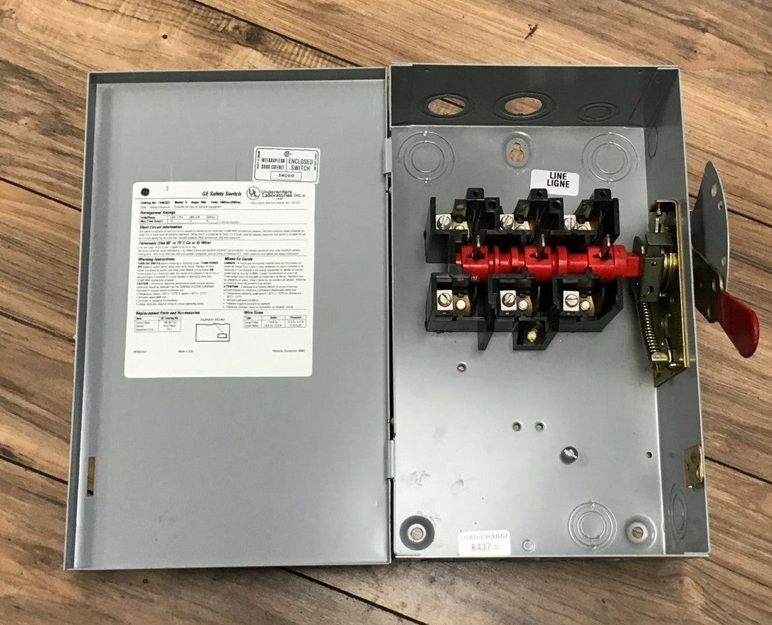GE TGN3322 SAFETY SWITCH MODEL 8 240VAC/250VDC 60A TYPE 1 NON FUSIBLE 15HP3
