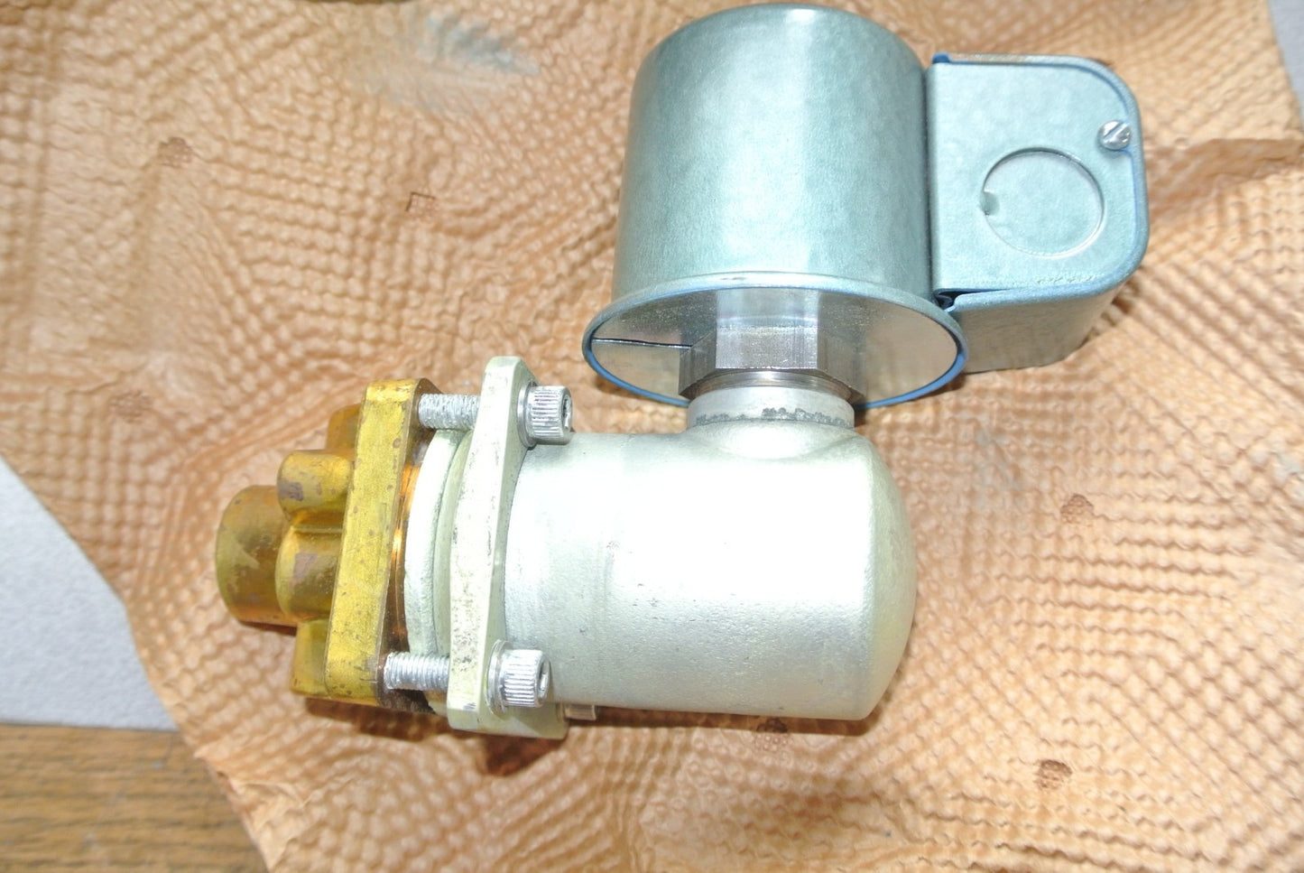 ITT GENERAL CONTROLS K13CFR1232 - MAGNETIC 3-WAY VALVE - NEW SURPLUS in BOX2