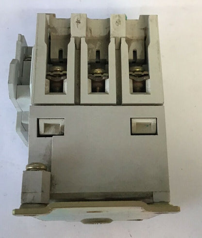 CUTLER HAMMER CONTACTOR CN15DN3 NEMA SIZE 1 SERIES B1 W/ C320KGS2 AUX CONTACT6