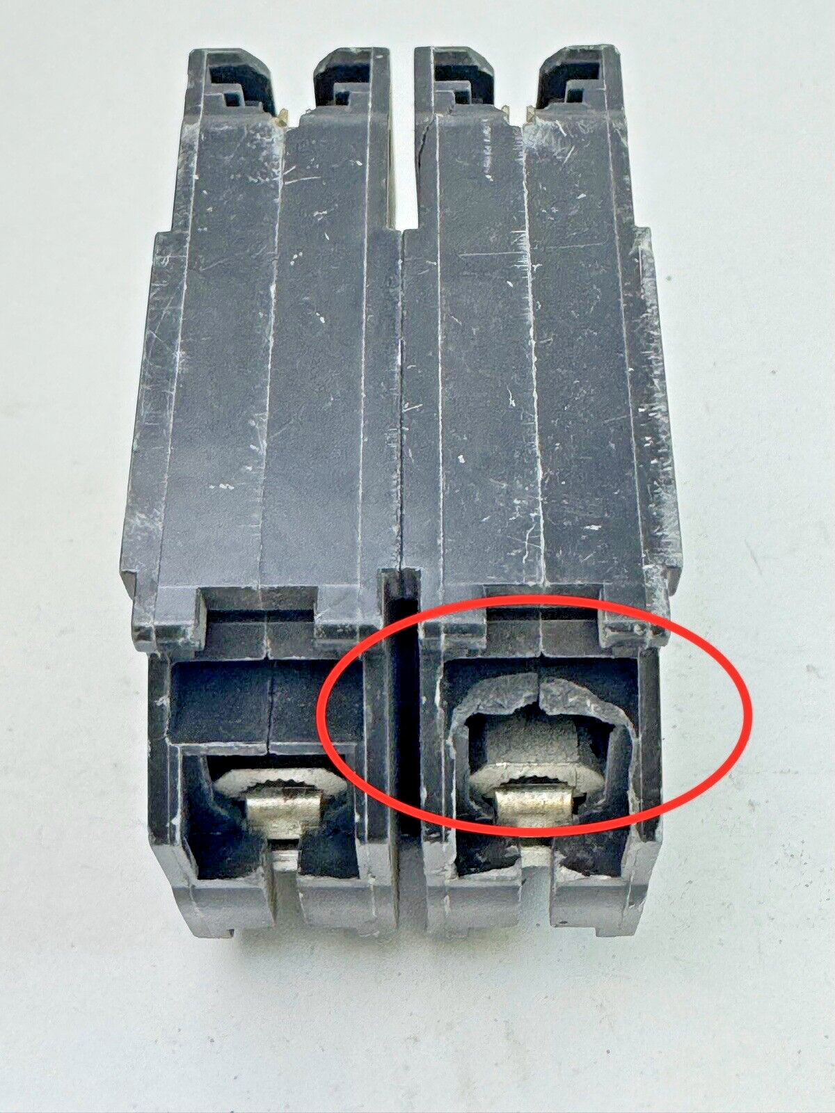 GE - THQL2100 - COMMON TRIP CIRCUIT BREAKER - 2 POLE, 100 A, 240 VAC **READ DES.8