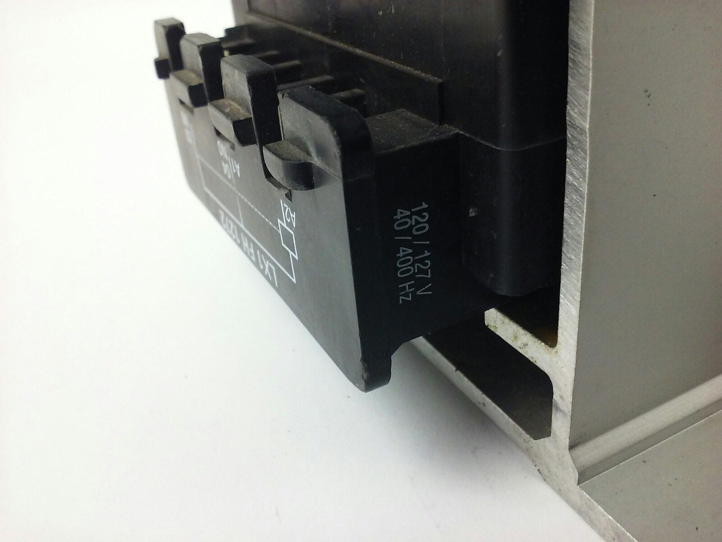 TELEMECANIQUE LC1F330 CONTACTOR,3PH,600VAC, 370A, 250HP, 120/127V 40/400HZ COIL9