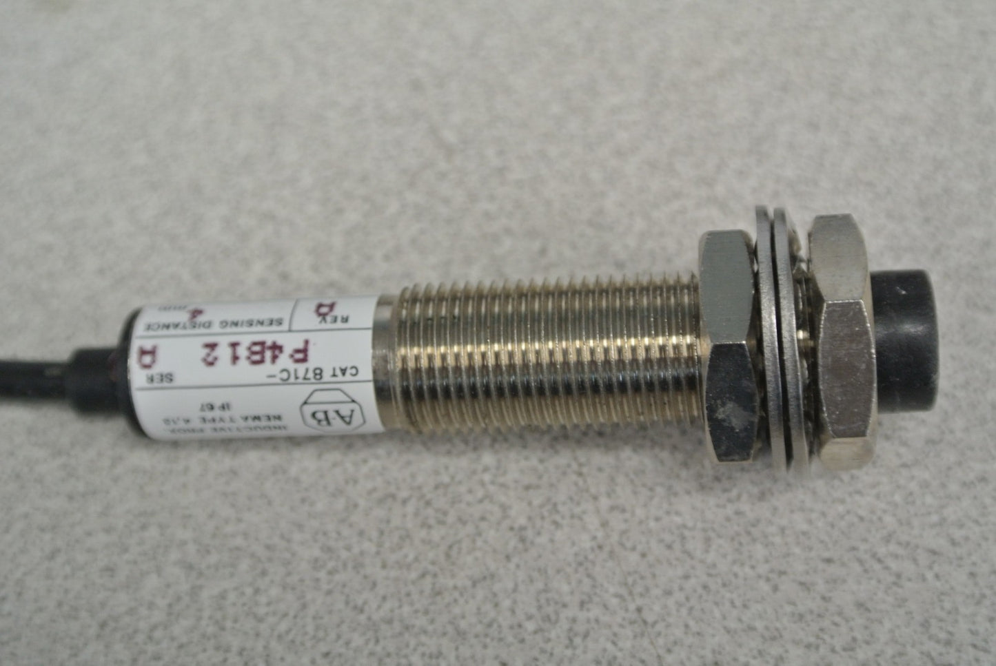 ALLEN-BRADLEY 871C-P4B12 CYLINDRICAL INDUCTIVE PROXIMITY SWITCH / 10-30VDC 12mm7