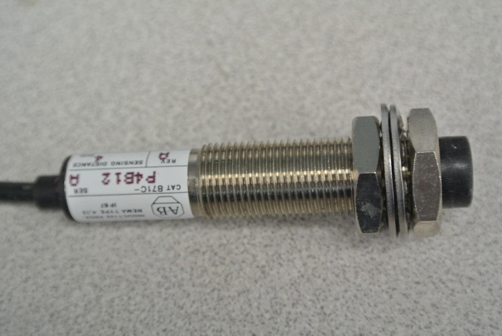 ALLEN-BRADLEY 871C-P4B12 CYLINDRICAL INDUCTIVE PROXIMITY SWITCH / 10-30VDC 12mm7