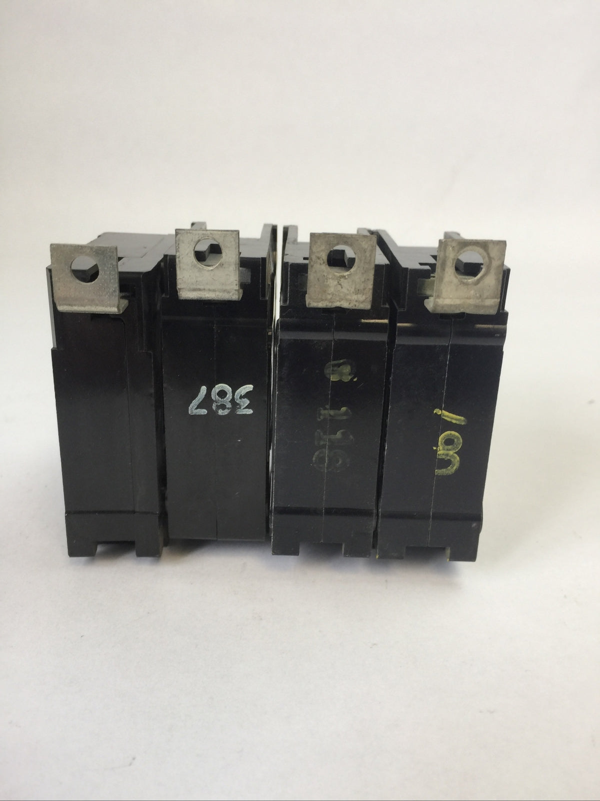 CHALLENGER/SYLVANIA BQ1C015 CIRCUIT BREAKER 1POLE 15AMP 120/240VAC (LOT OF 4)4
