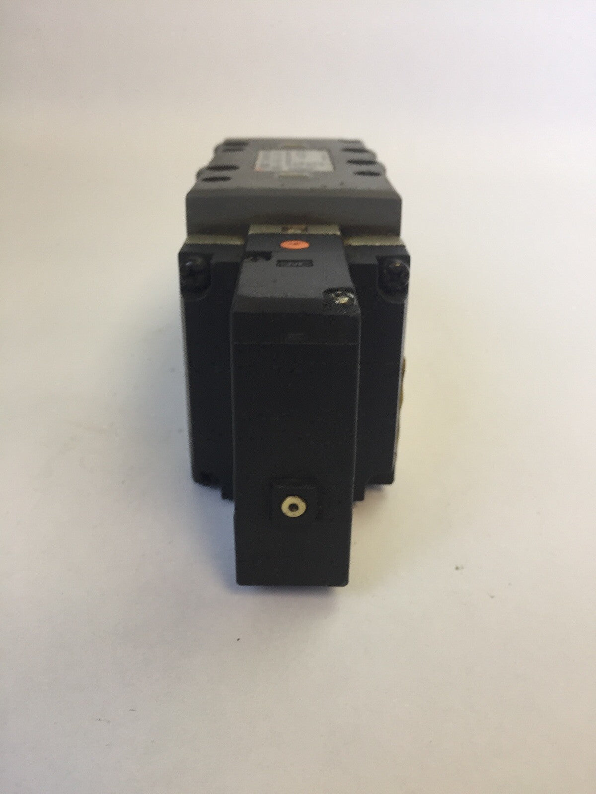 SMC VSR8-8-FHG-D-3Z-V1 SOLENOID VALVE 24 VDC 0.075 AMPS 1.8 WATTS2