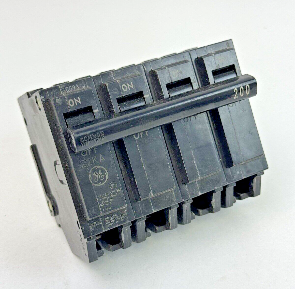 GE - THQMV4200 - THERMAL MAGNETIC CIRCUIT BREAKER - 4 POLE, 200 A, 240 VAC0