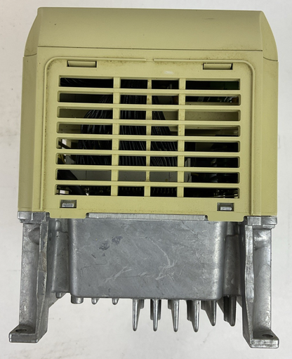 YASKAWA CIMR-P7U45P5 AC DRIVE OUTPUT 3PH 0-480V 12.5A 9.5kVA INPUT 3PH 380-480V5