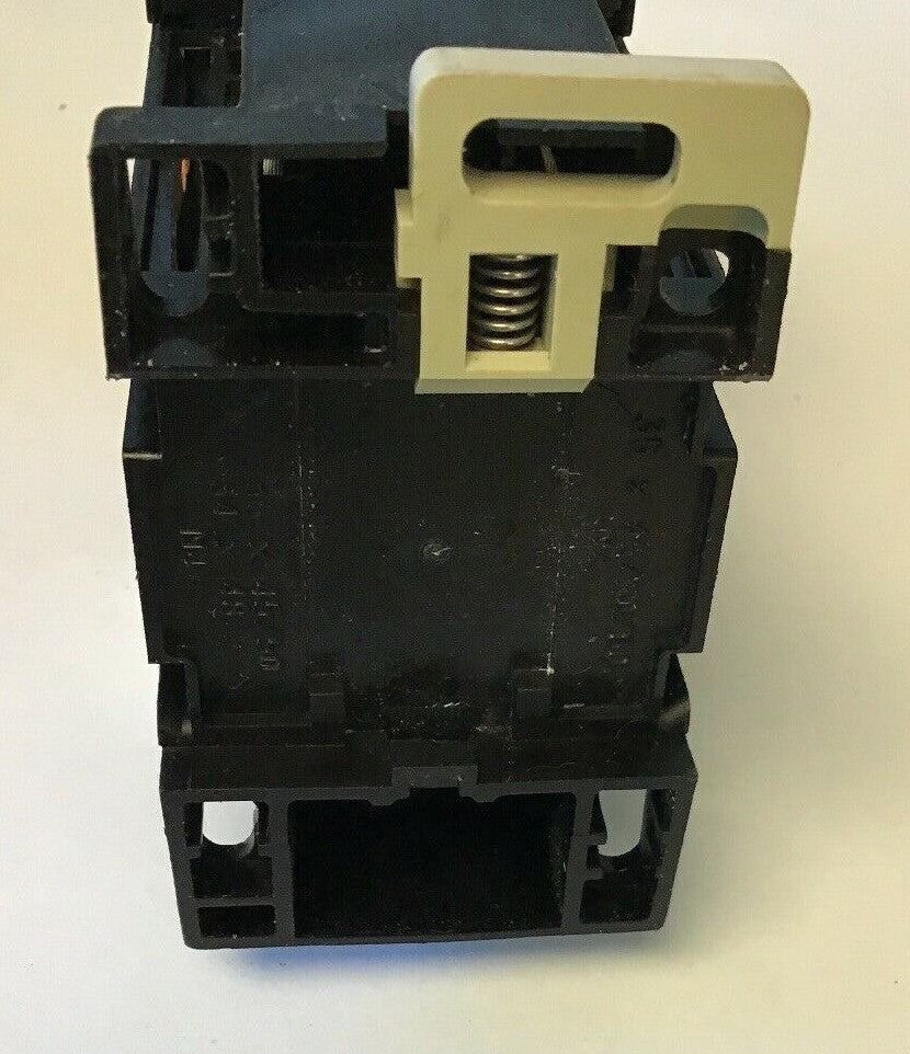 TELEMECANIQUE LA DN 40 W/LA4 DE 1E CONTACT 600VAC 10A 6