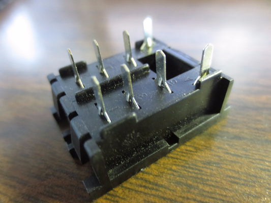 DAYTON 2A583E SOCKET, 8-PIN - NEW SURPLUS - LOT of 100