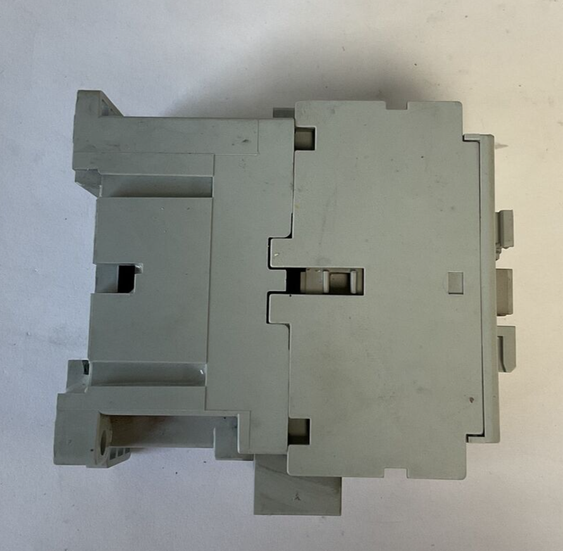 ALLEN BRADLEY 700-CF220* CONTACTOR SER.A 600VAC 25AMPS4