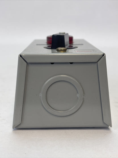 SIEMENS FURNAS 50HA3YC3 CONTROL STATION W/1 PILOT LIGHT & 1 SELECTOR SWITCH3