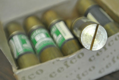 BOX of 10 / CEFCO R15 RENEWABLE FUSES / 15A / 250V / NEW SURPLUS2