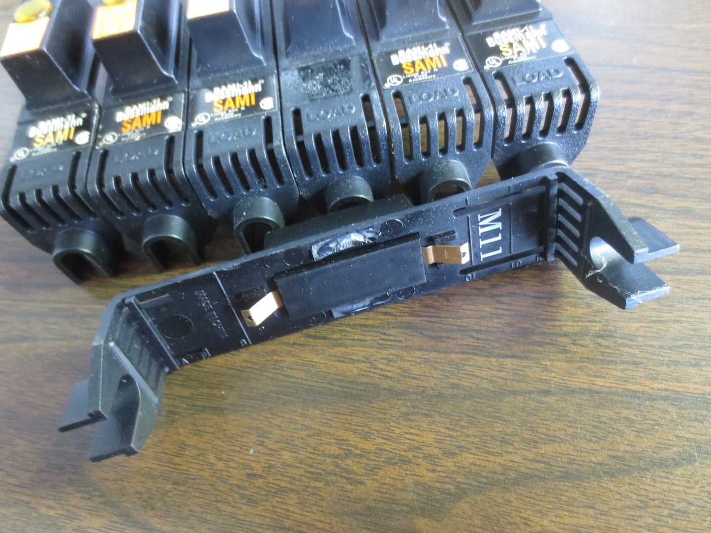 BUSSMANN SAMI-11 INDICATING FUSE COVERS - LOT of 72