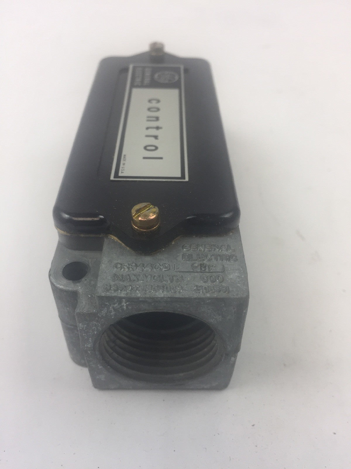 GE CR9440D2DF CONTROL LIMIT SWITCH 600 MAX VOLTS 2 1 NO - 1 NC2