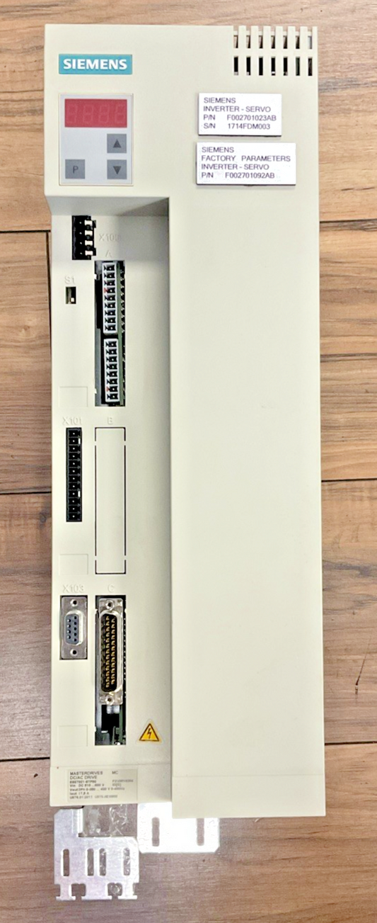 SIEMENS 6SE7021-8TP50 AC MASTERDRIVES MC 3PH 480V 400HZ0