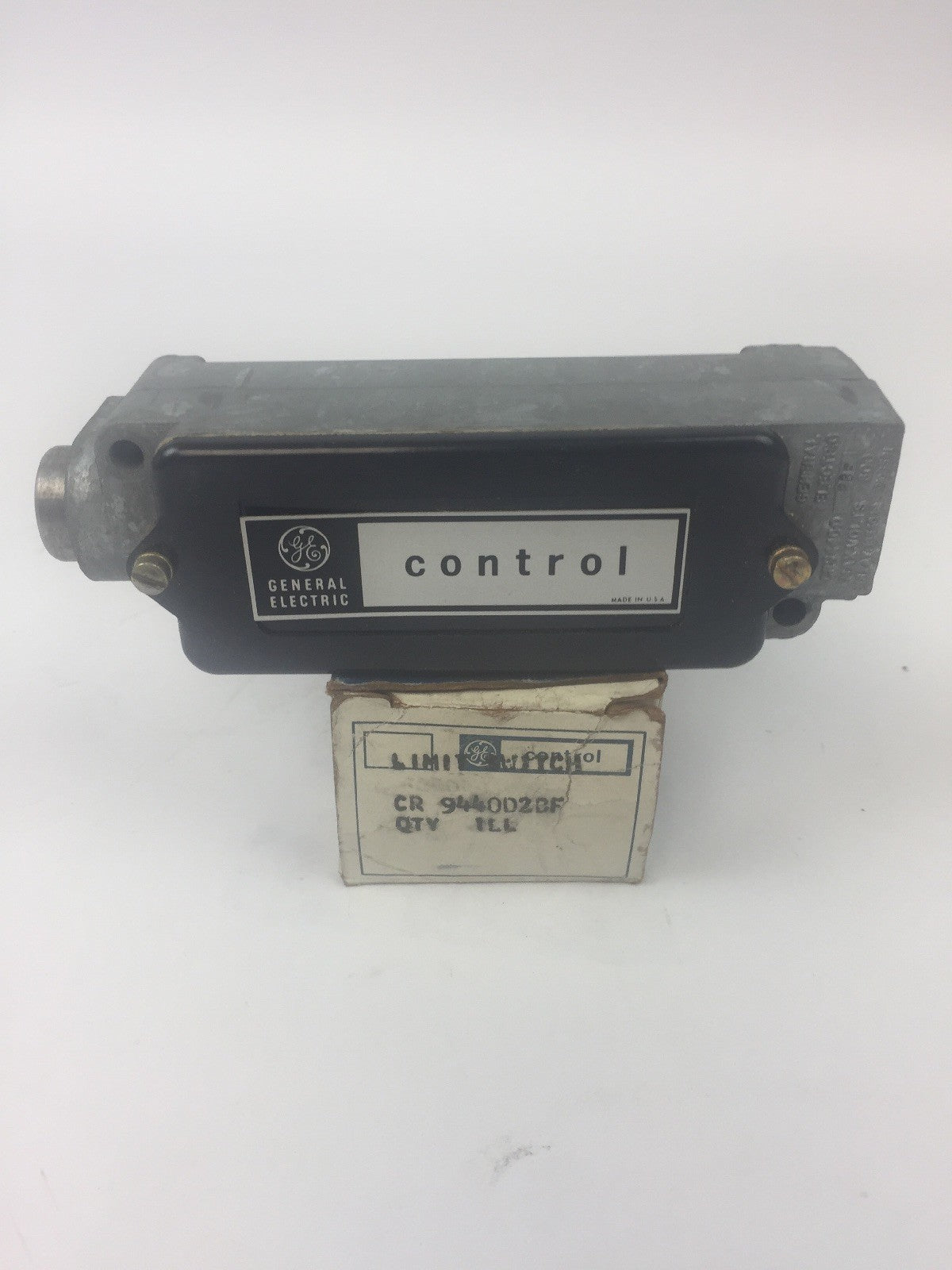GE CR9440D2DF CONTROL LIMIT SWITCH 600 MAX VOLTS 2 1 NO - 1 NC0