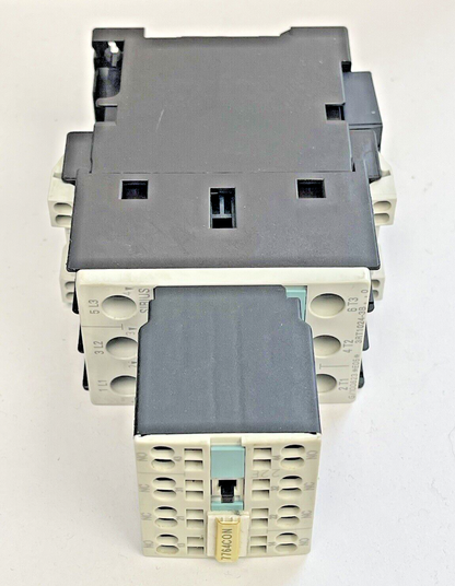 SIEMENS - 3RT1024-3B..0 & 3RH1921-2HA22 & 3RT1926-1BB00 W/ 24VDC COIL2