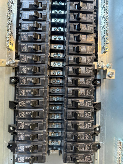 SIEMENS P1X42MC250CT 208Y/120V PANELBOAD QR2B125 MAIN CIRCUIT BREAKER (42)20A5