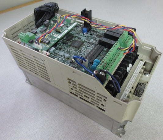 YASKAWA CIMR-E7U42P2 INVERTER DRIVE 480VAC 5.3A 4.0kVA NOT WORKING or FOR PARTS0