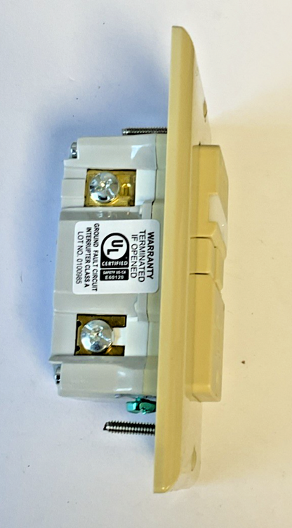 EATON TRSGFNL20 SELF-TEST RECEPTACLE W/NIGHTLIGHT 20A 125VAC4