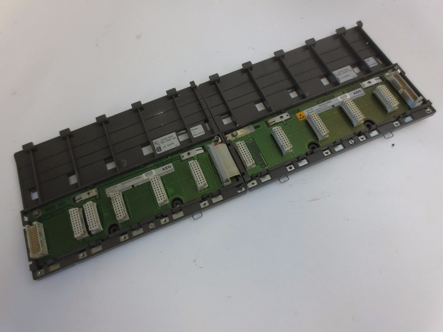 AEG SCHNEIDER MODICON DTA200 PRIMARY RACK & DTA201 SECONDARY SUBRACK2