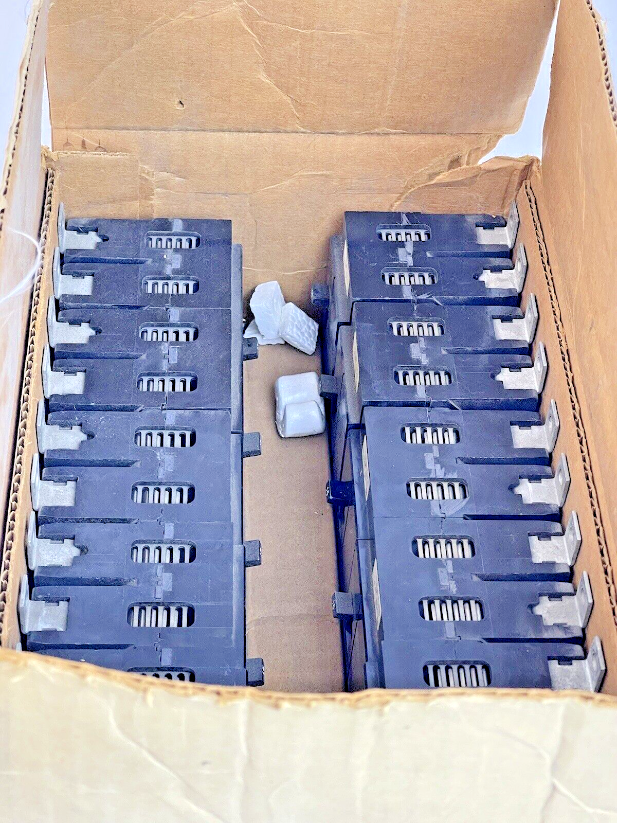 WESTINGHOUSE **BOX OF 12** - GB2015 - 15A/2 POLE/240 VAC/AB DE-ION/TYPE GB - NEW2