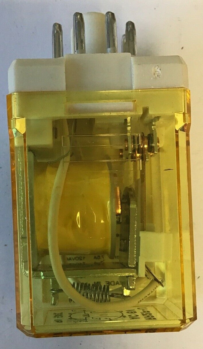 IDEC RR2P-U RELAY 10A 240VAC 100VDC 6V ***LOTOF9***4