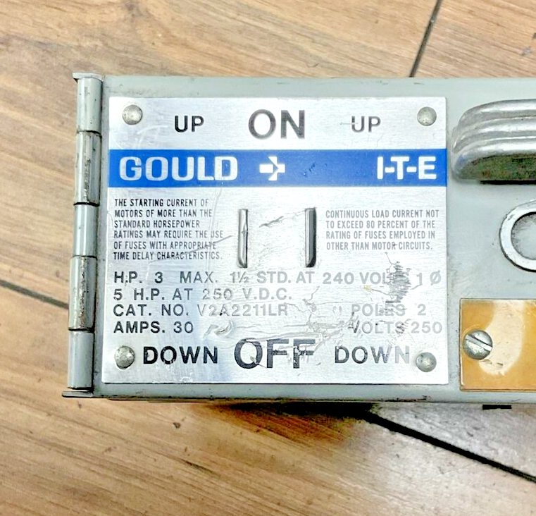GOULD / ITE V2A2211LR TWIN PANELBOARD SWITCH 3HP 240/250VDC 30A 2POLE1
