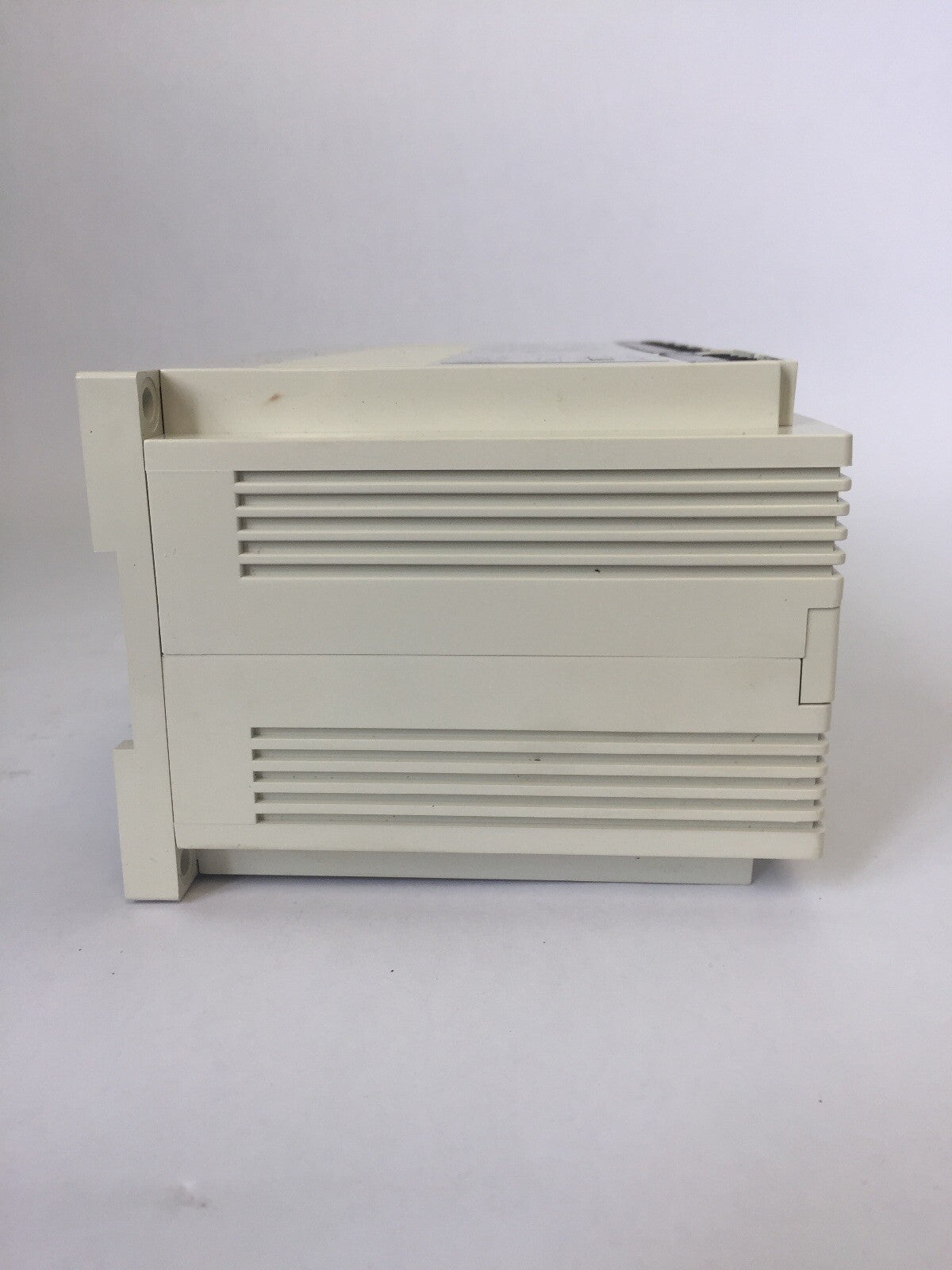 ALLEN BRADLEY 1745-E103 SLC 100 PROGRAMMABLE CONTROLLER  LINE VOLTAGE 100/200VAC4